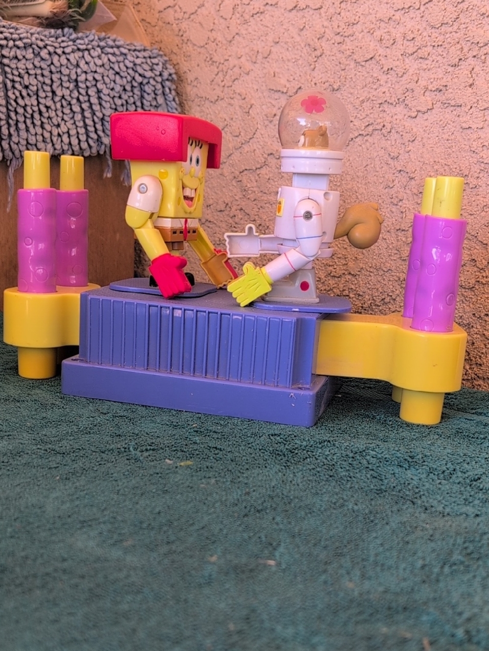 SpongeBob SquarePants Sandy Mattel Rock em Sock em Boxing Game 2004 Tested Works